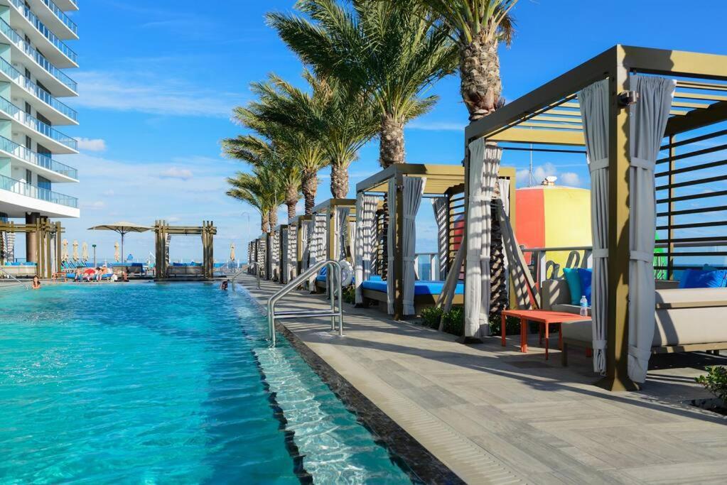 Spectacular Sunset Views Over The Ocean At Hollywood Exterior photo