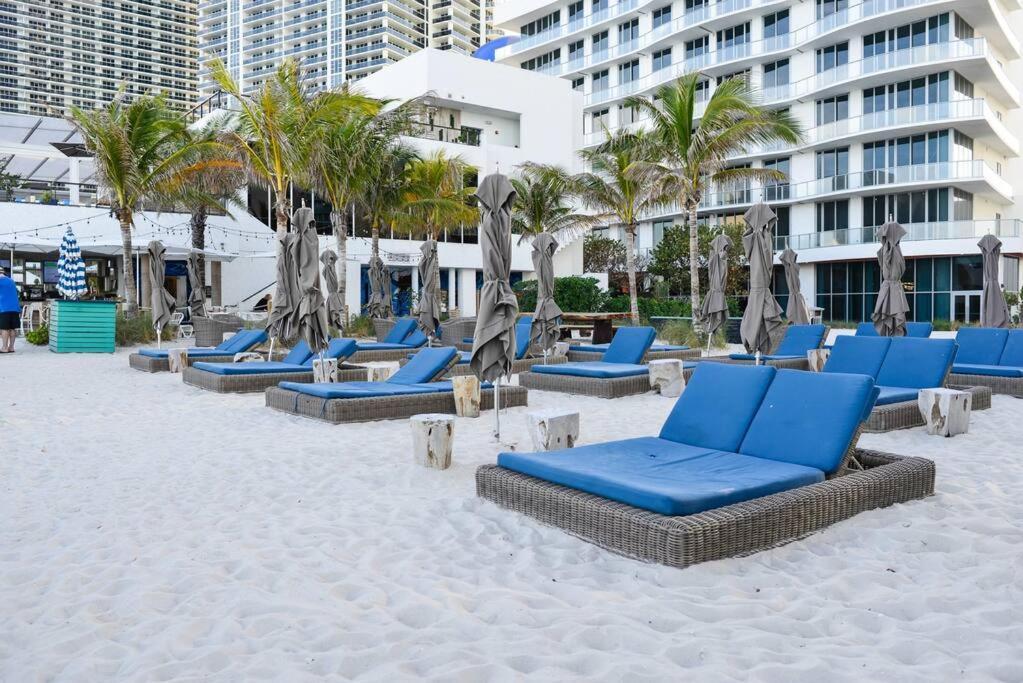 Spectacular Sunset Views Over The Ocean At Hollywood Exterior photo