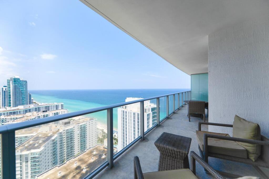Spectacular Sunset Views Over The Ocean At Hollywood Exterior photo