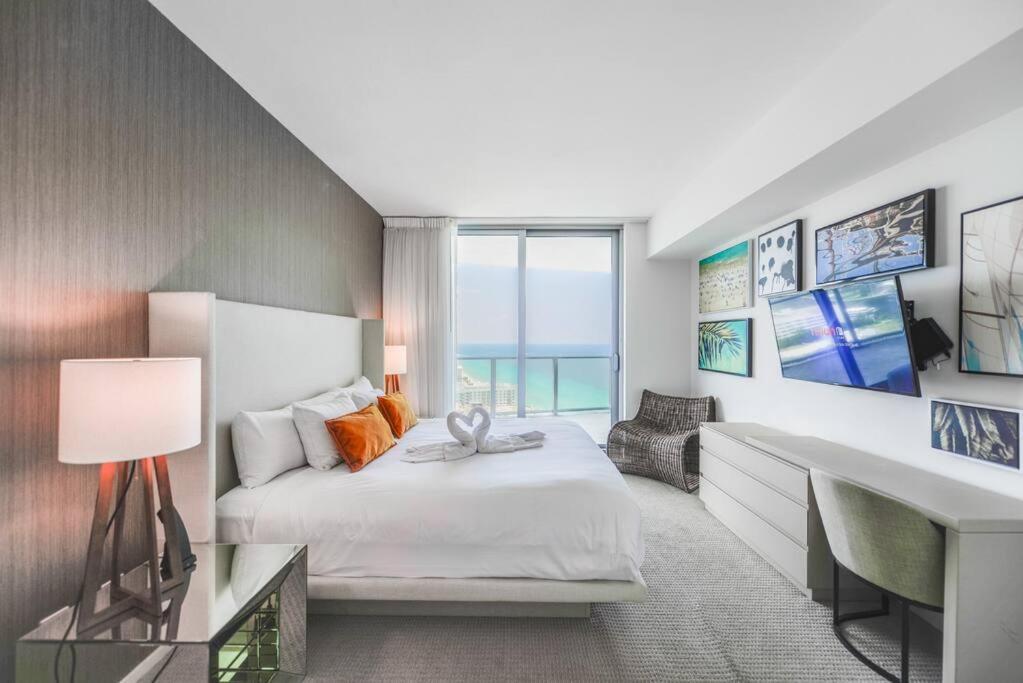 Spectacular Sunset Views Over The Ocean At Hollywood Exterior photo
