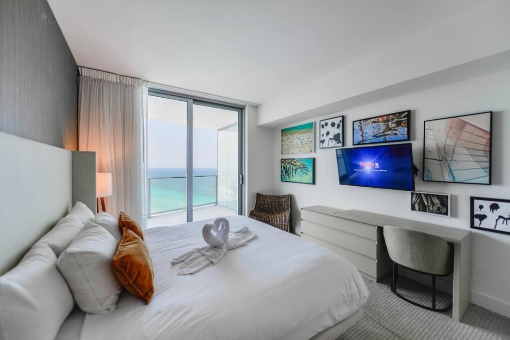 Spectacular Sunset Views Over The Ocean At Hollywood Exterior photo