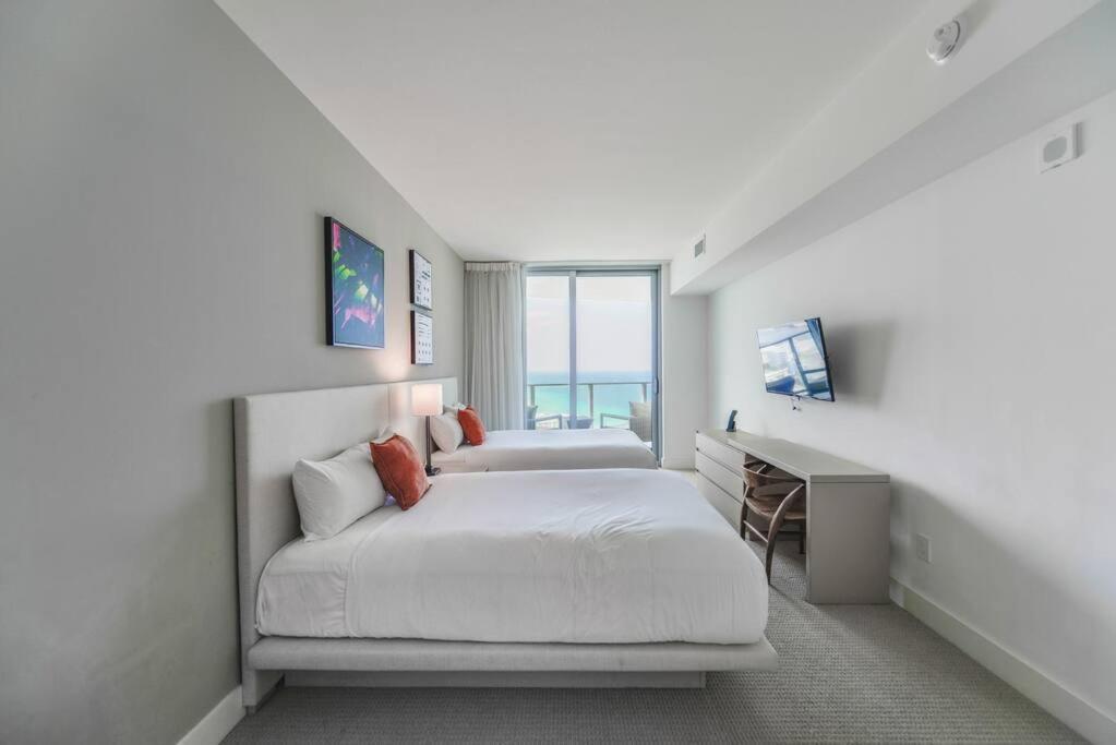 Spectacular Sunset Views Over The Ocean At Hollywood Exterior photo