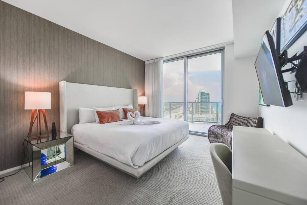 Spectacular Sunset Views Over The Ocean At Hollywood Exterior photo