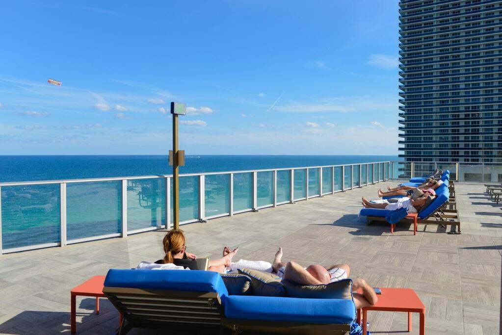 Spectacular Sunset Views Over The Ocean At Hollywood Exterior photo