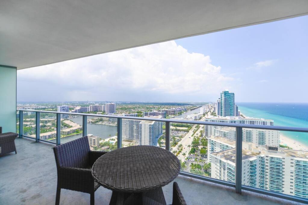 Spectacular Sunset Views Over The Ocean At Hollywood Exterior photo
