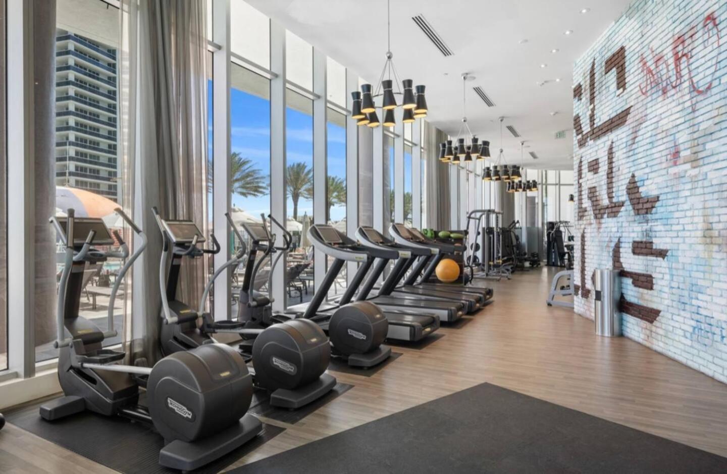 Spectacular Sunset Views Over The Ocean At Hollywood Exterior photo