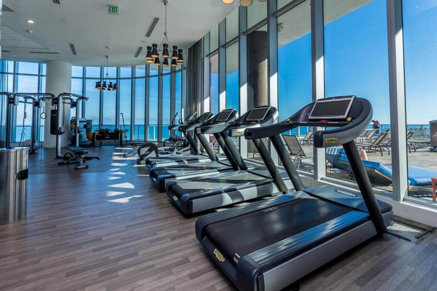 Spectacular Sunset Views Over The Ocean At Hollywood Exterior photo